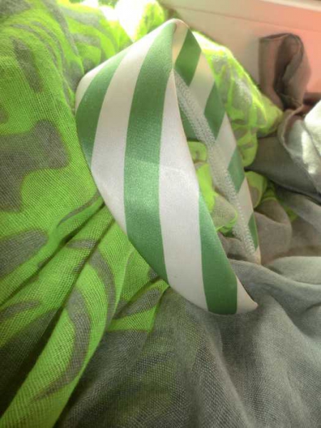 Grün weißer breiter Haarreif