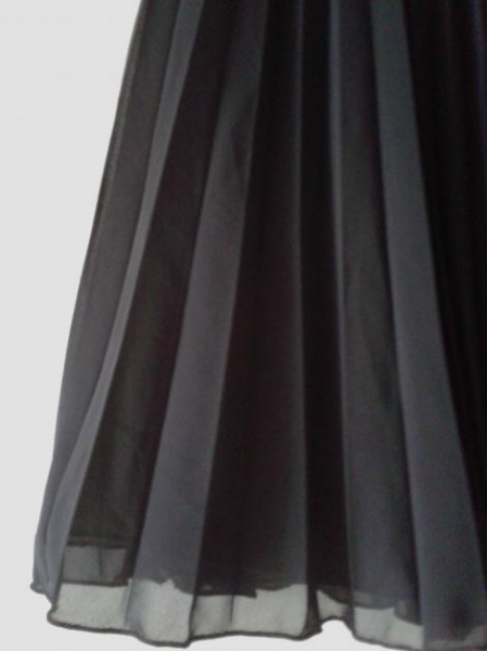 Schwarzer Rock mit Plissee / Falten