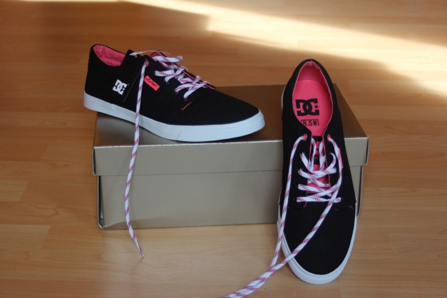 DC // Sehr coole Sneaker // Skaterschuhe // Canvas // low // schwarz // pink // weiß