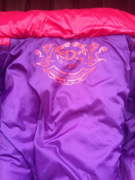 Rote warme Daunenjacke für den Winter von Edc by Esprit