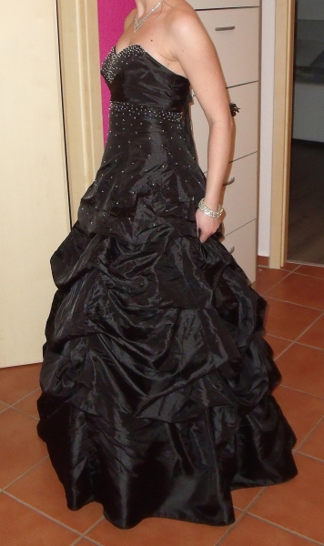 langes schwarzes Ballkleid, Abiball