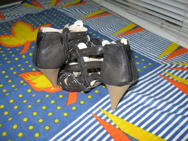 *** NEU ~ High Heels ~ Kleine Nieten ***