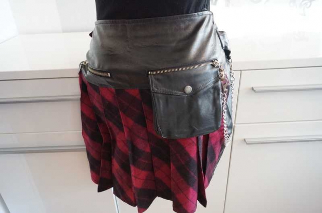 Punk Rock Karo Leder Imitat S 36 evtl. M 38 Schnalle Totenkopf Kette Tasche Neu