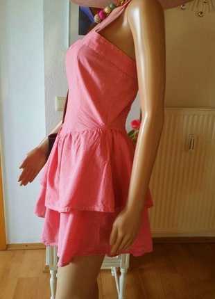 Süsses Kleid fur dem Sommer von Atmosphäre 