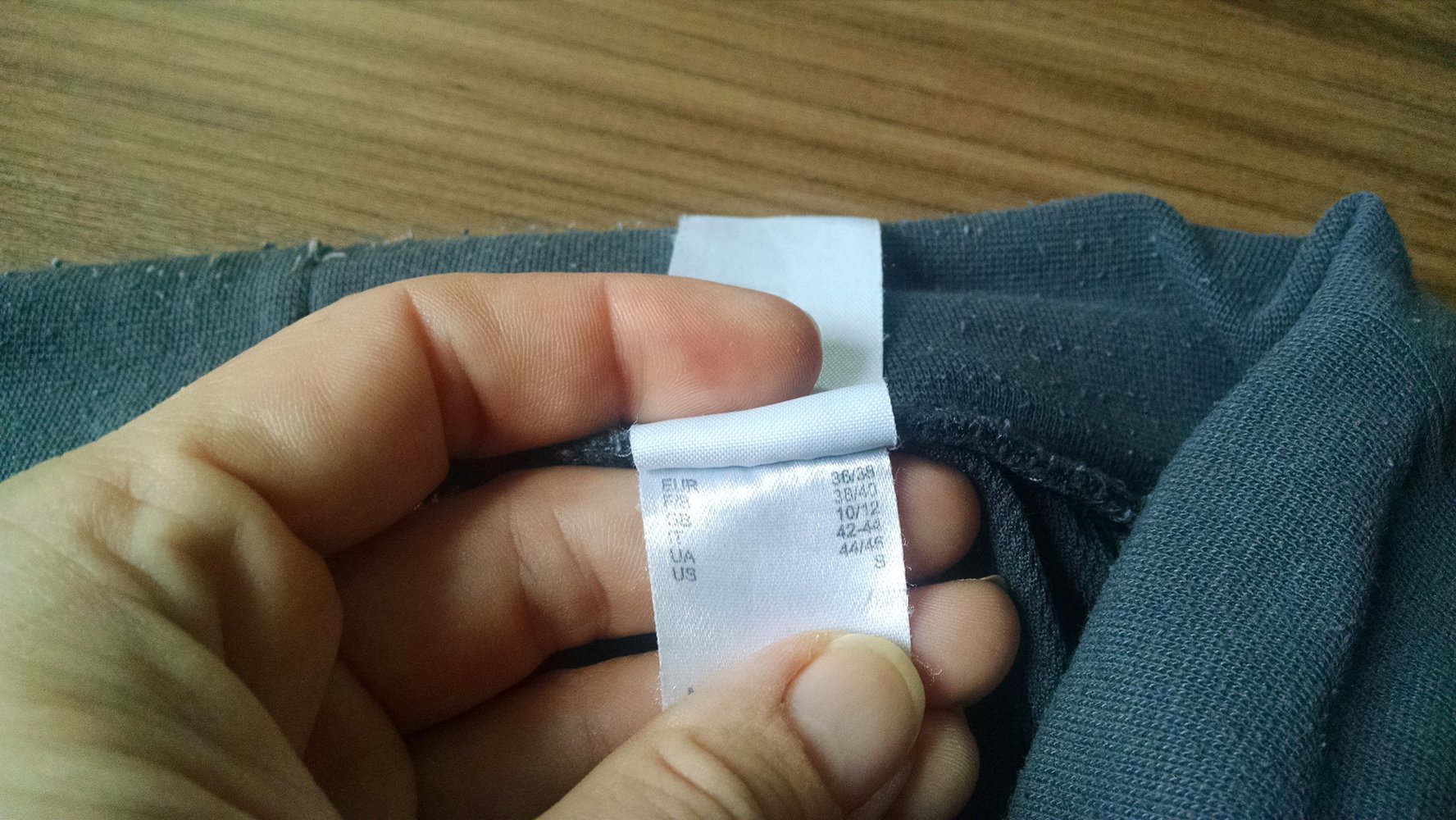 Lange Sporthose/Jogginghose Gr. 36/38 mit weißen Streifen