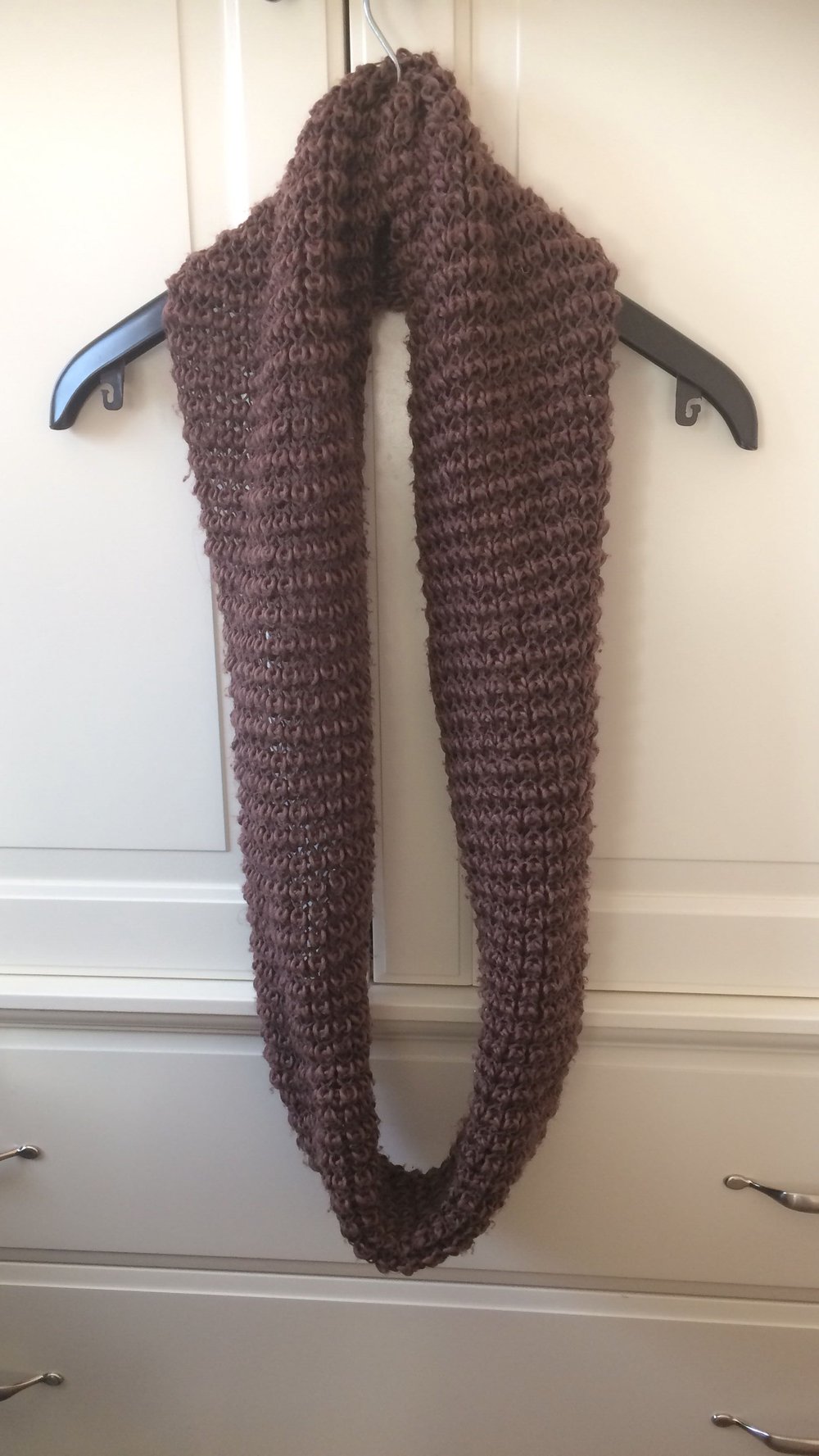 Brauner Schlauchschaal