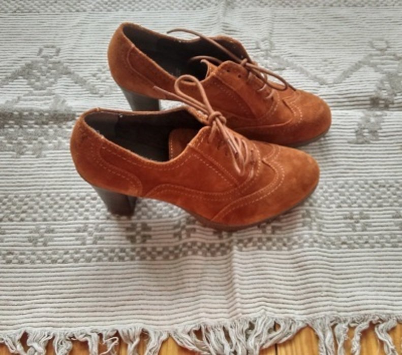  Tolle hohe Schuhe / Neu in Cognac Farbe  