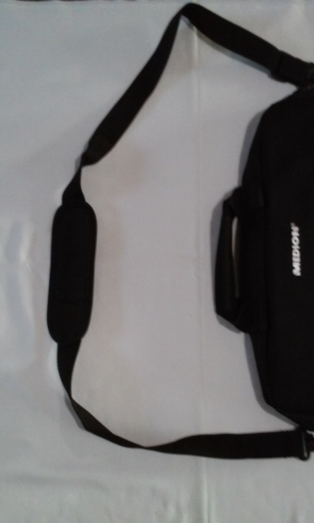 Notebooktasche Laptoptasche Schultasche Aktentasche aus robustem Polyester mit Zubehörfächern und verstärkten Polsterwänden - schwarz 