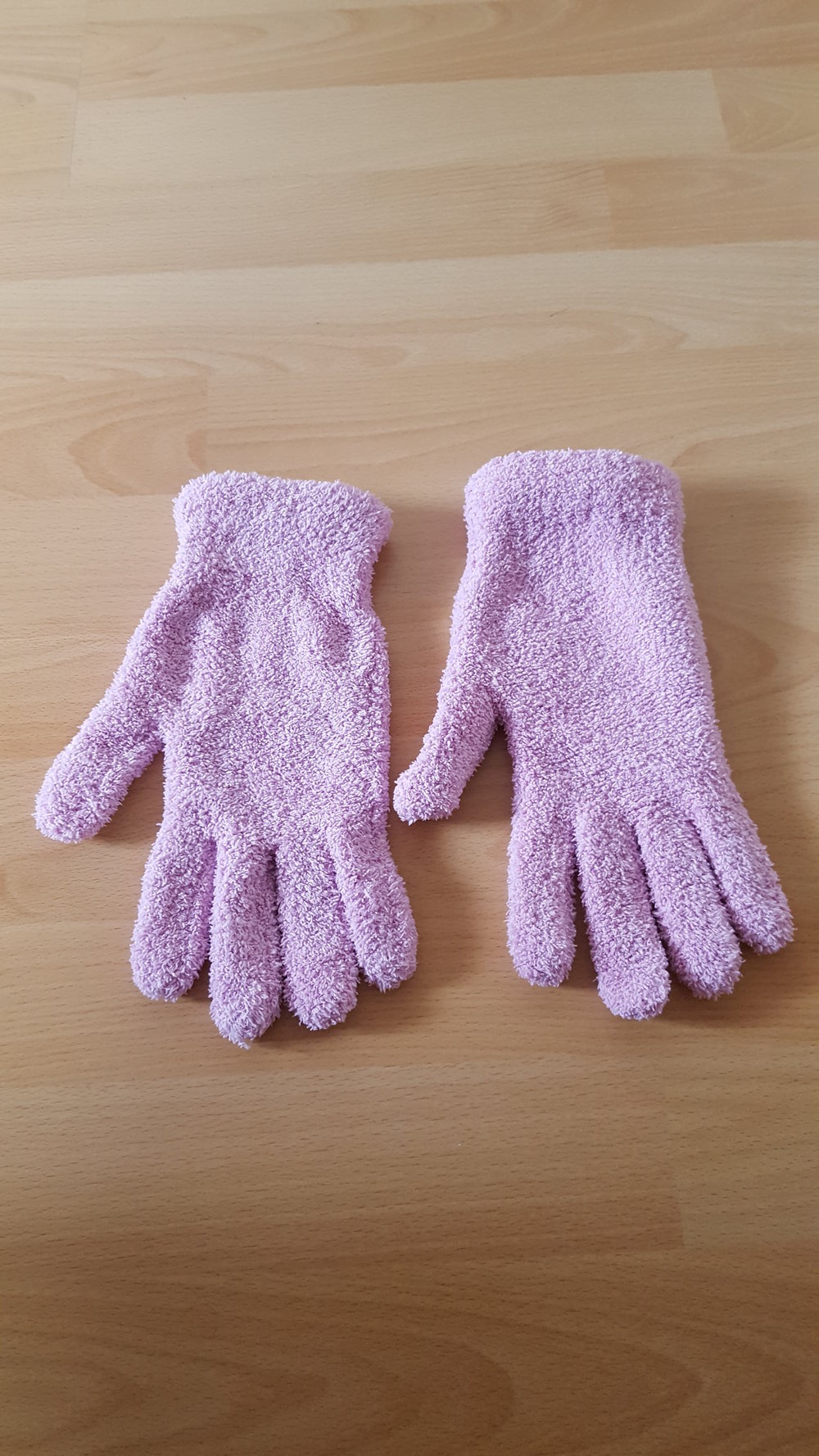 Neue rosa Plüschhandschuhe