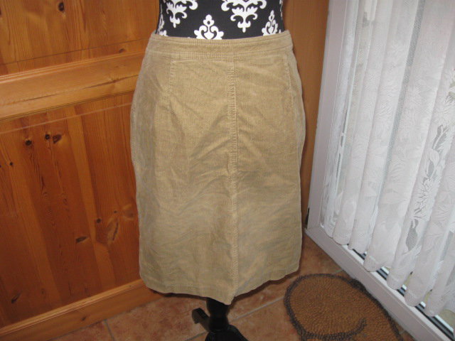 *** Schlichter Kordrock ***