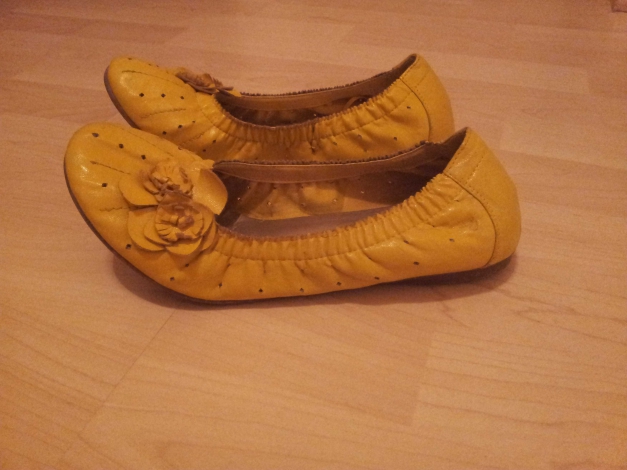 senffarbene Ballerinas