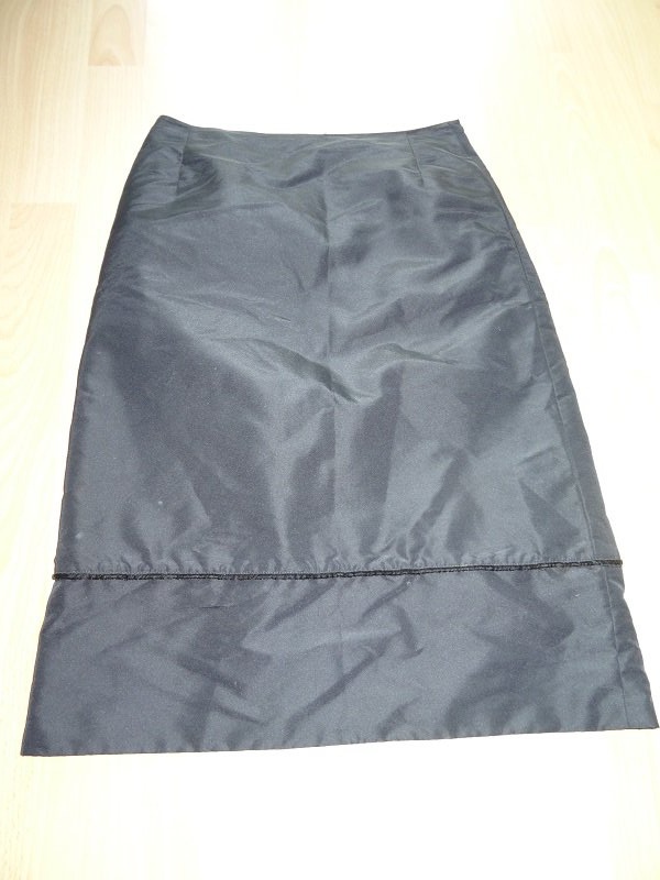 Rock von Yannick Gr. 34 schwarz knielang