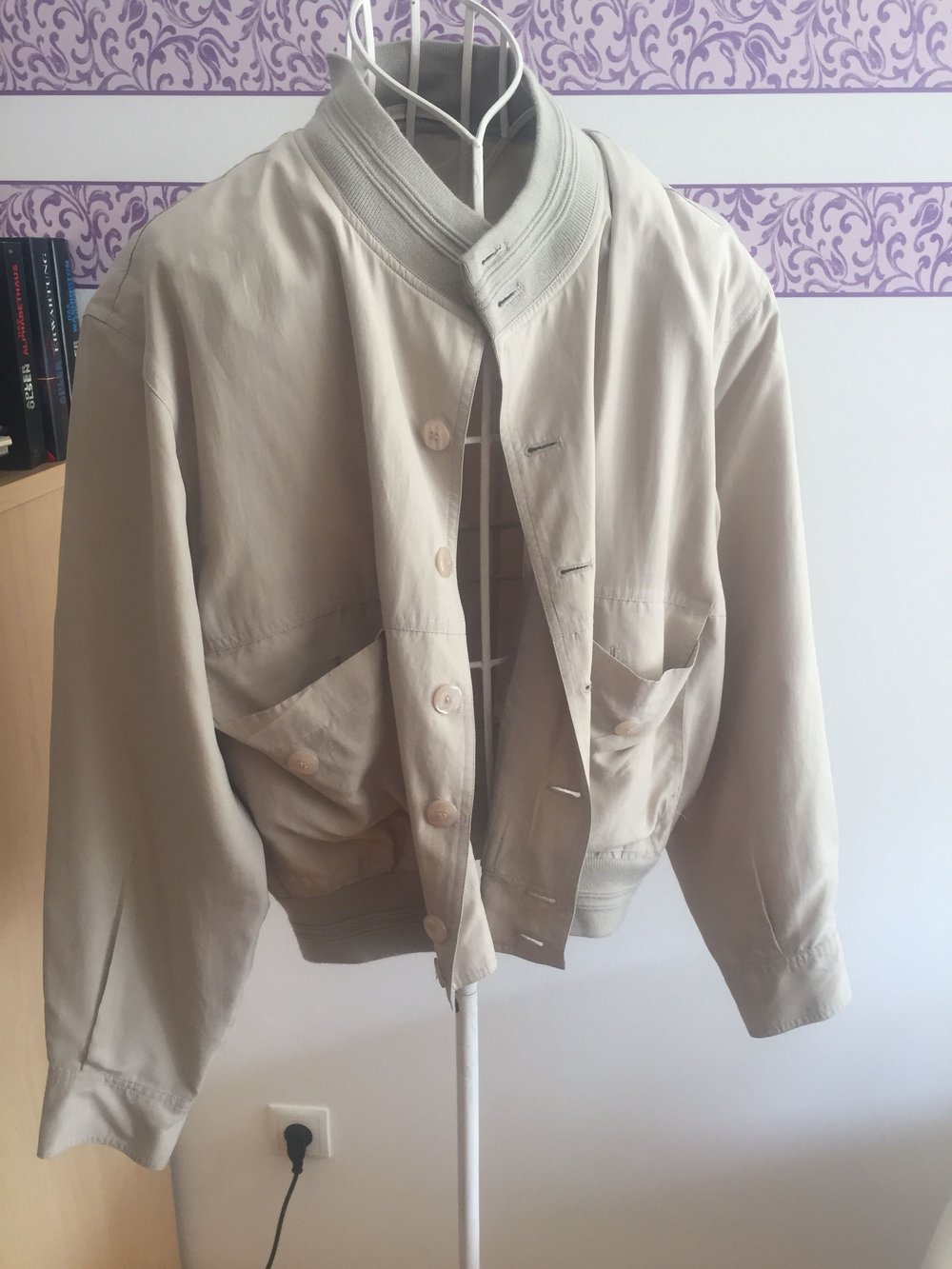 Cremefarbener Blouson