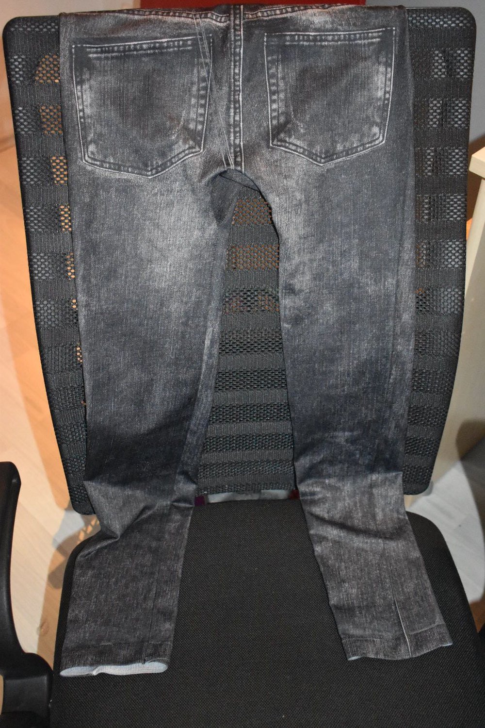 Loggins im Jeansform