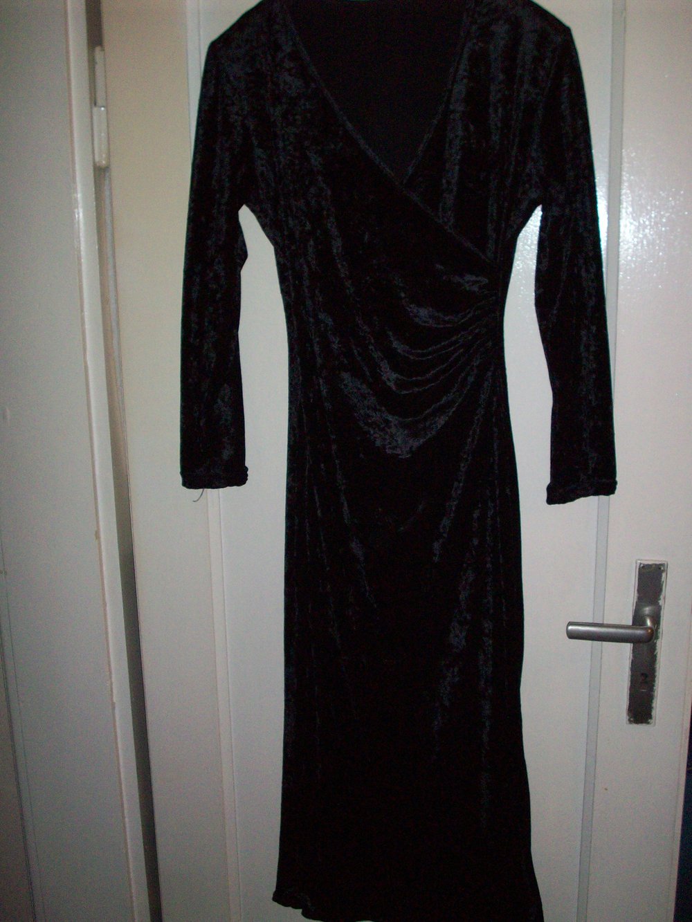 Schwarzes Panneesamtkleid Gr 34/36