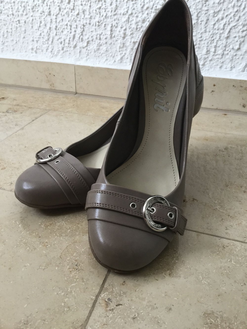 Braun-graue Esprit Pumps