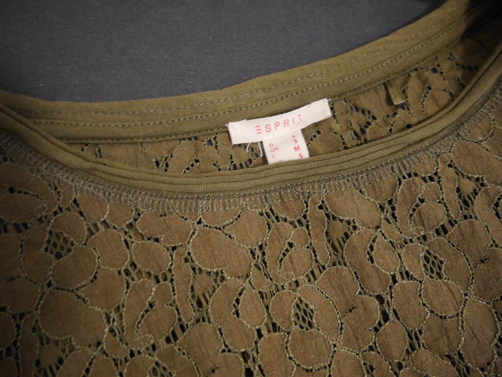 Shirt von Esprit in Khaki mit Spitze und kleiner Brusttasche