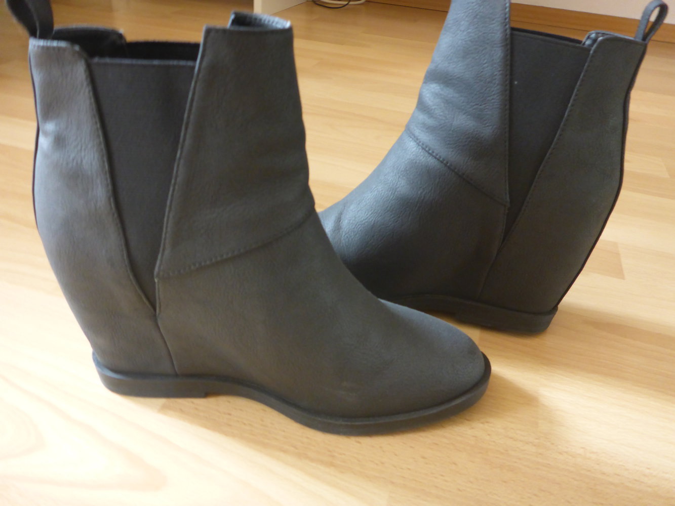 Stiefeletten, Keil, schwarz Gr. 40, Devided, H & M