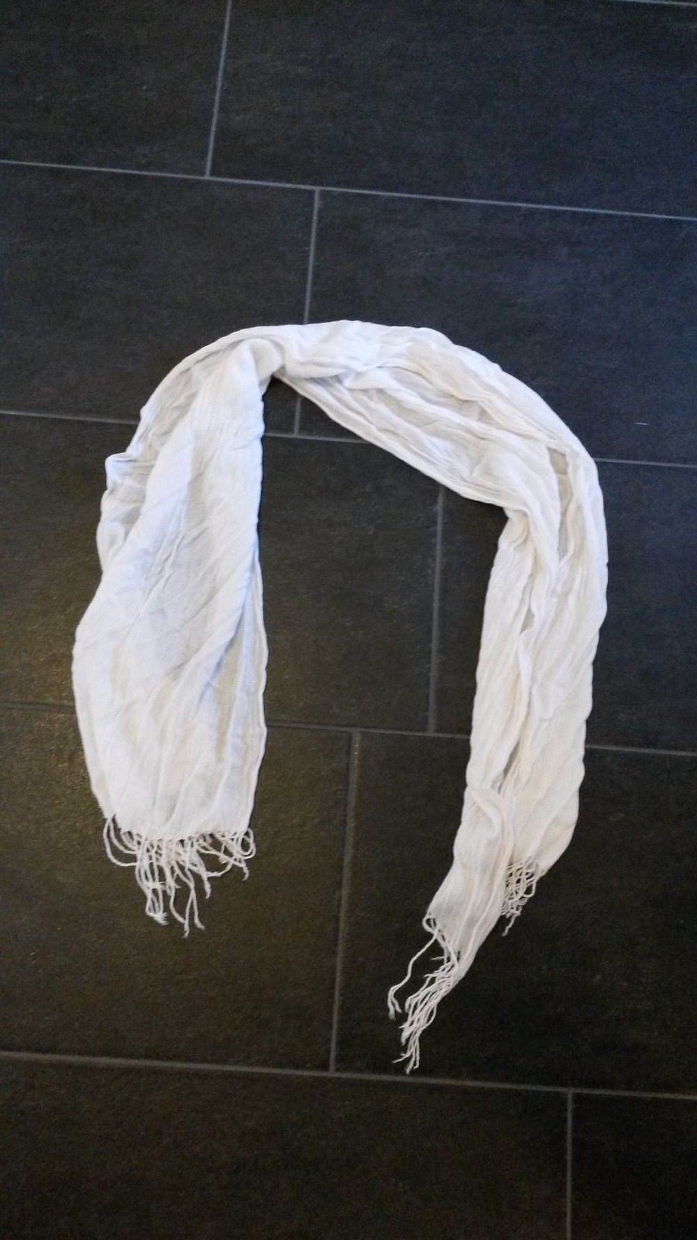 cremefarbenes Tuch/Schal 