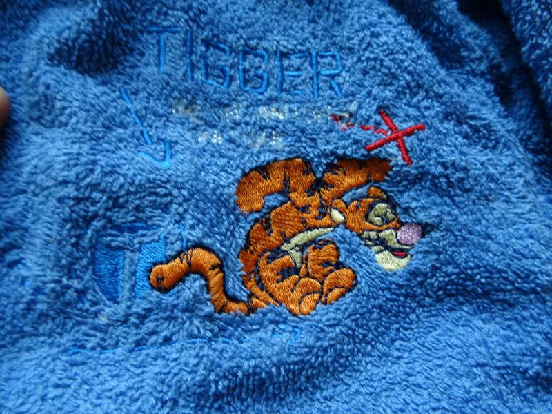 Toller Bademantel Winnie Pooh - Tigger Gr. 104 / 110