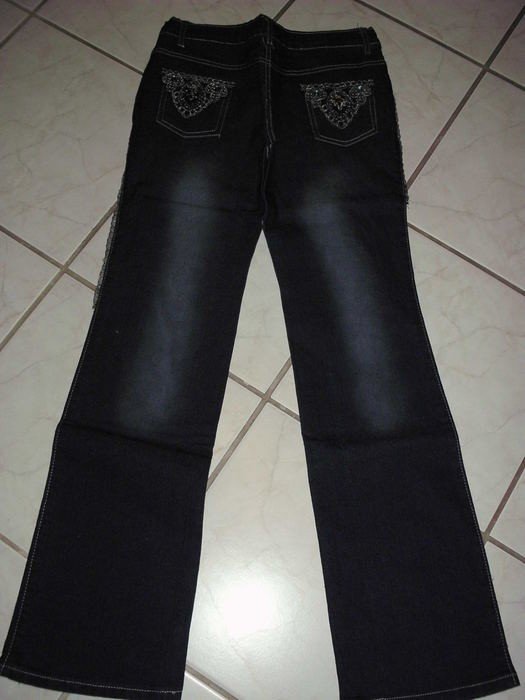 Neue Jeans, Stickerei & Steine, ca 146/152, Messen!
