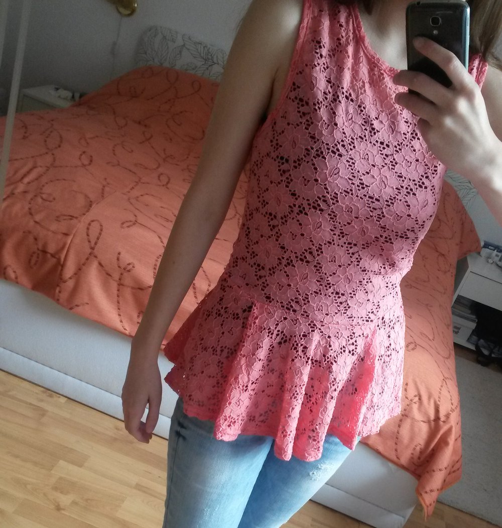 Top in Rosa mit Lochmuster Gr. S