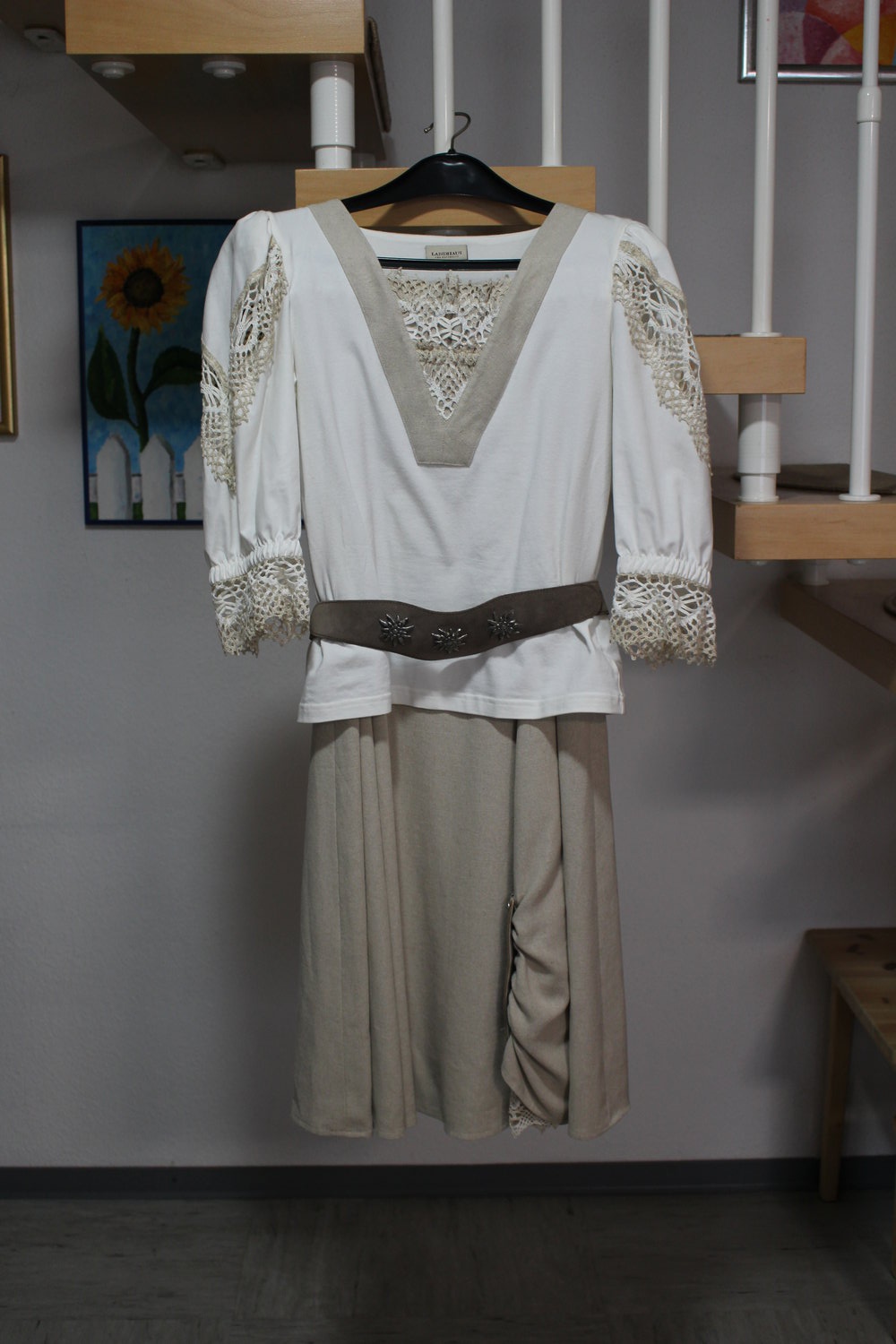 351. Landhaus-Set aus Rock, Oberteil und Gürtel von C&A, Gr. 40