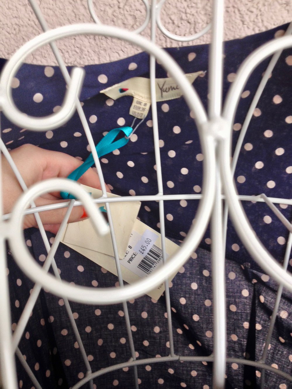 Neu! Wunderschönes Kleid mit Pünktchen und ausgestelltem Rock von Yumi