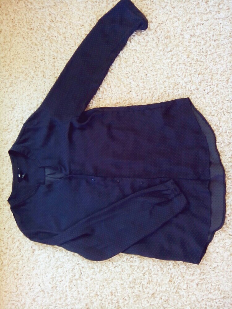 Dunkelgraue Bluse mit Muster