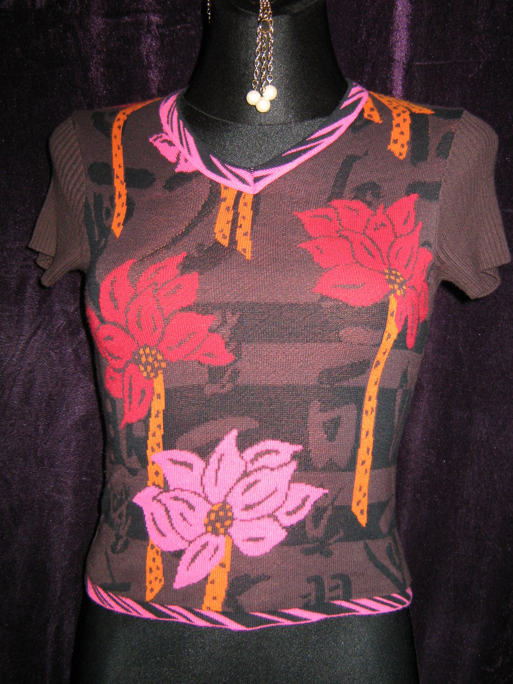 NEU mit ETIKETT * Blumen * Blüten * Flower- Power * Kurzarm * Feinstrick * V- Ausschnitt * Pullover 