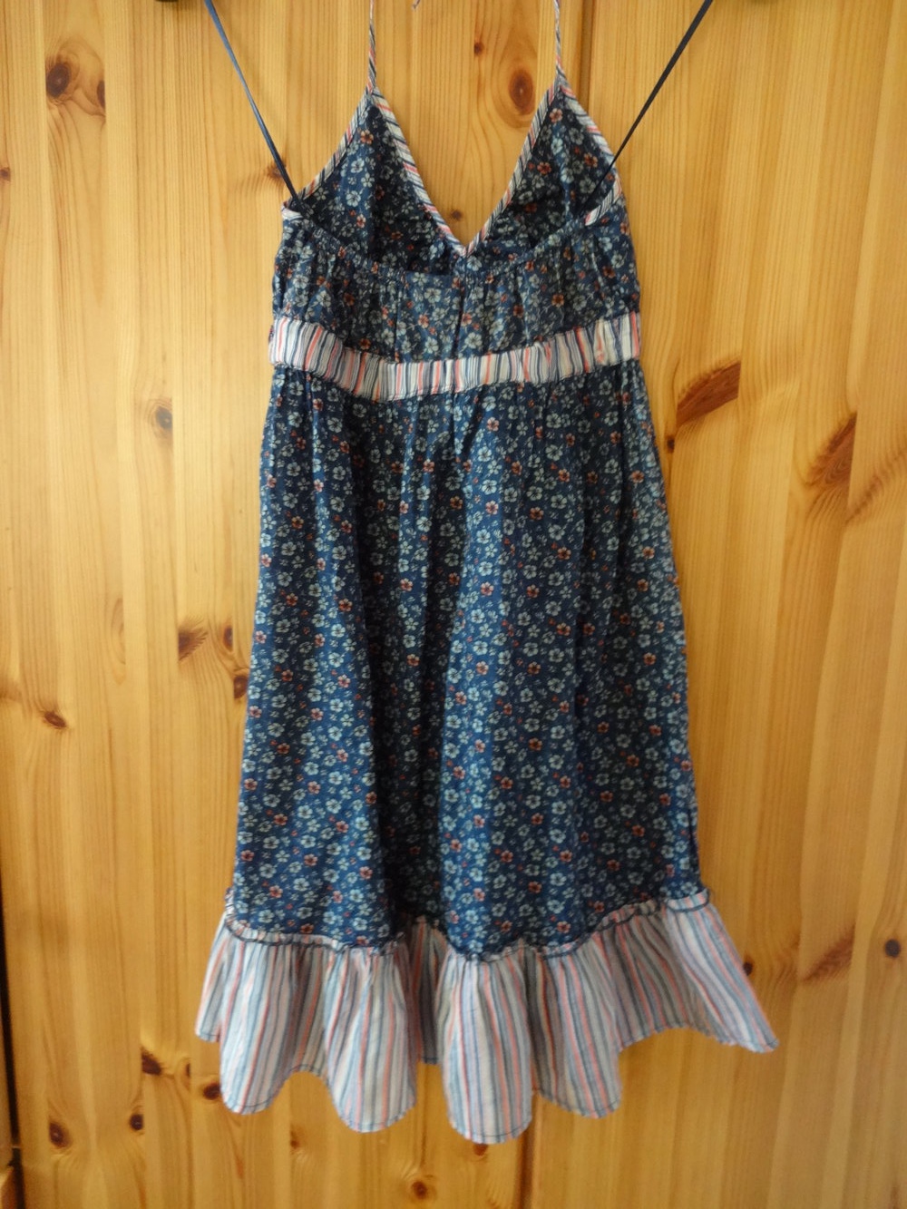 Neues Neckholderkleid von H&M