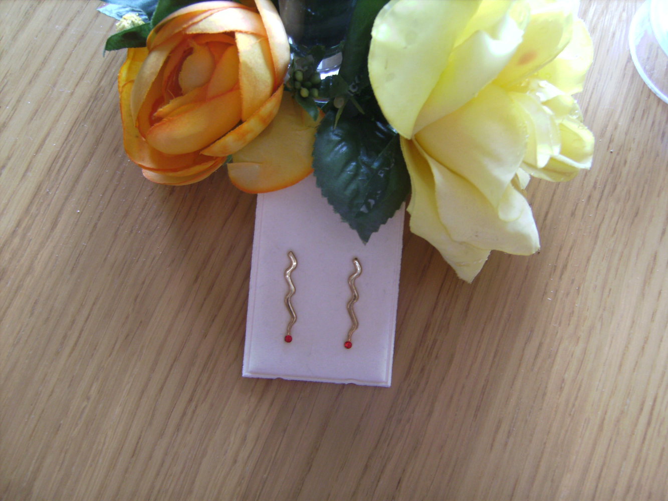 Vom Blitz Getroffen! Ohrschmuck goldfarben mit rotem Schmuckstein, Goldzack, Stecker, Ohrringe