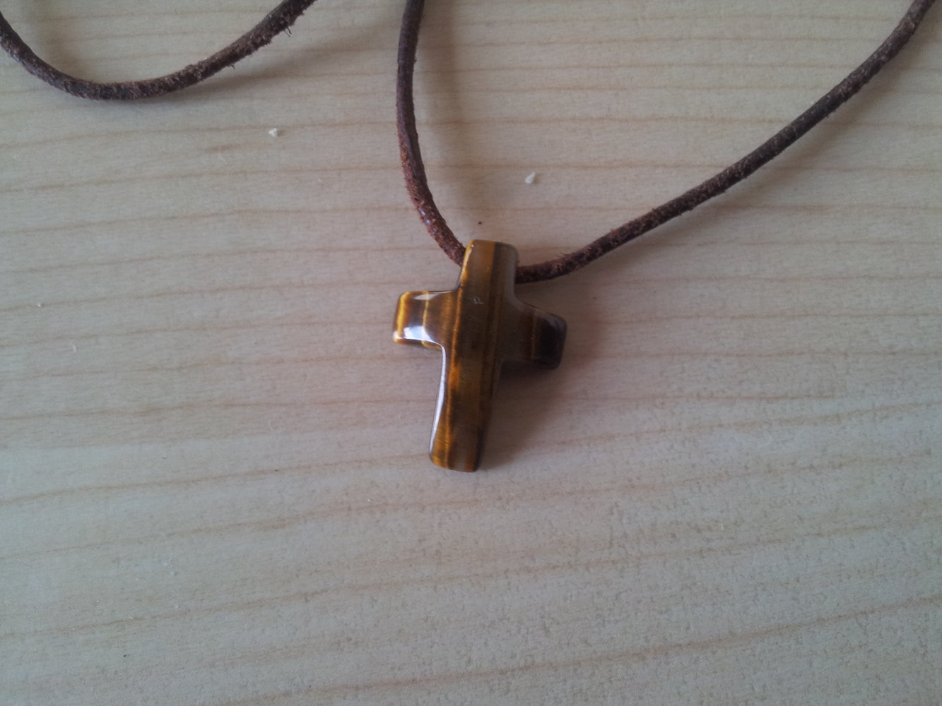 Lederkette mit Kreuzanhänger aus Tigerauge