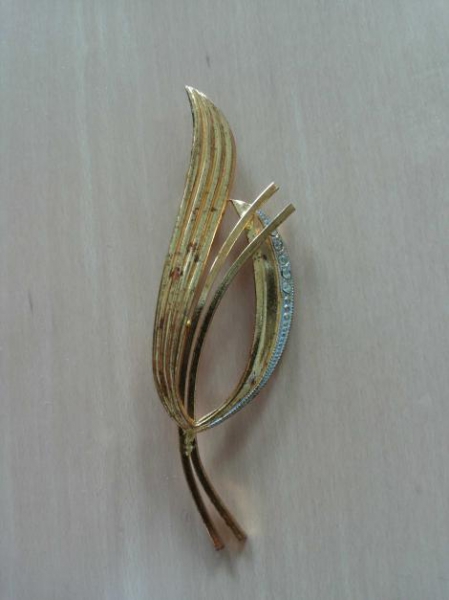 Echt vintage goldene Brosche mit Strasssteinen
