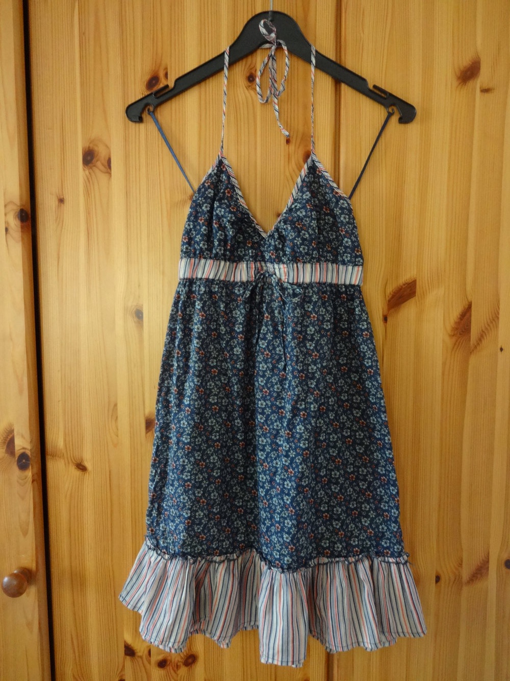 Neues Neckholderkleid von H&M