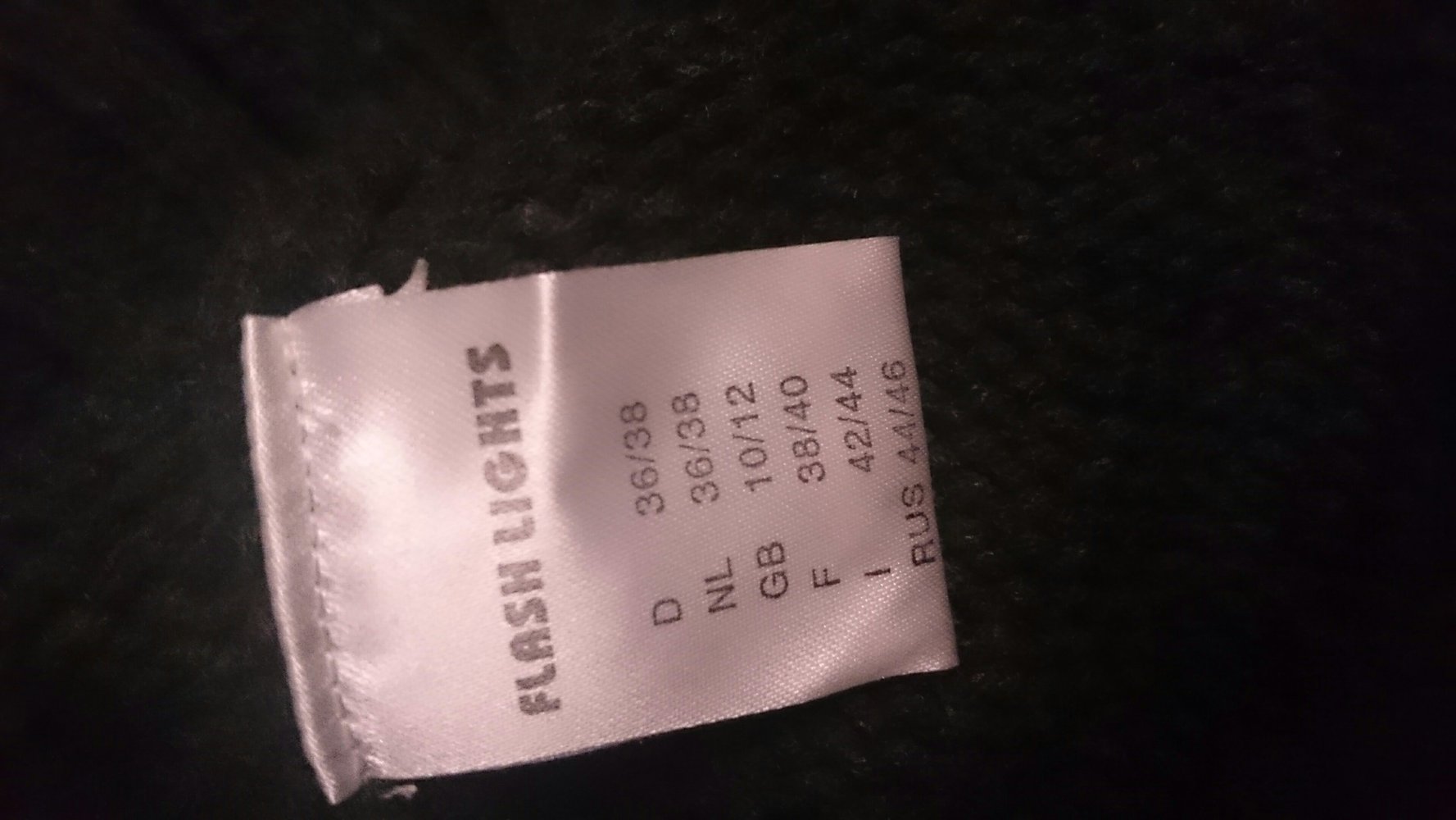 schwarzer kurzärmliger Strickpullover