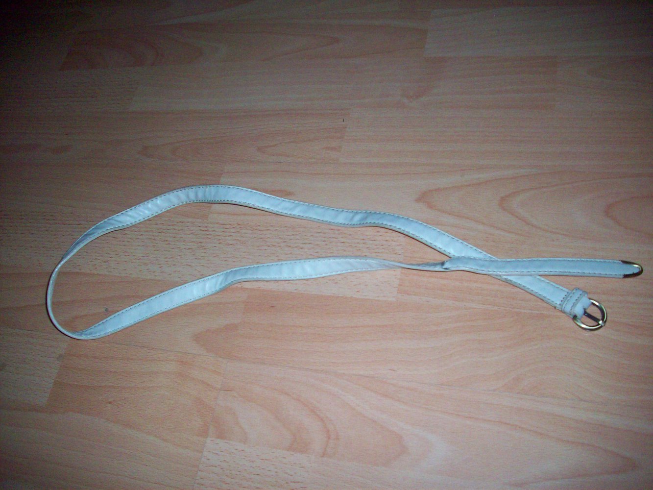 Schmaler weißer Gürtel  ca. 110 cm lang, ca. 1,5 cm breit