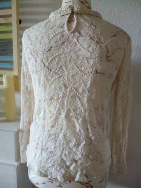 Zara Bluse Stickereien Perlen Kragen