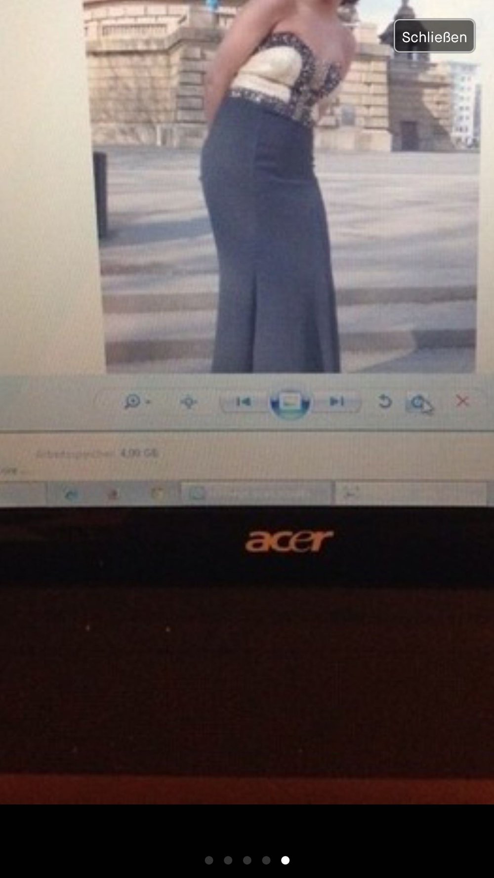 Goldschwarzes kleid mit schleppe