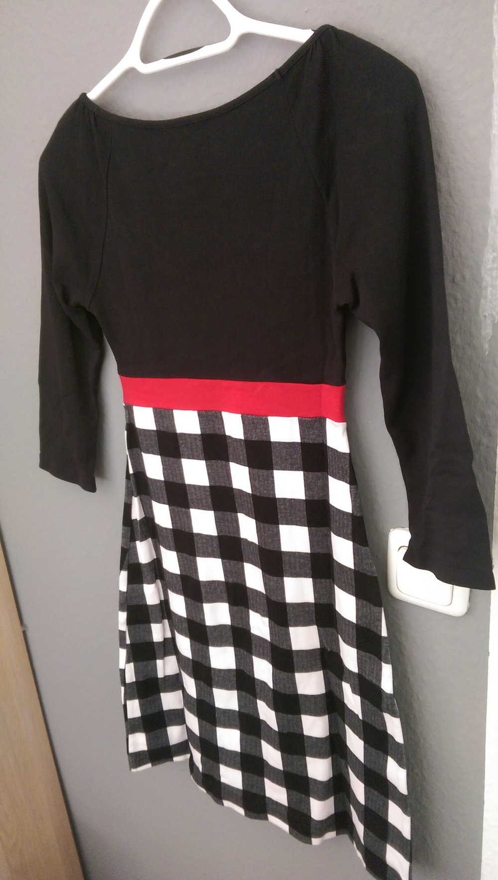 schwarz weiß kariertes Kleid