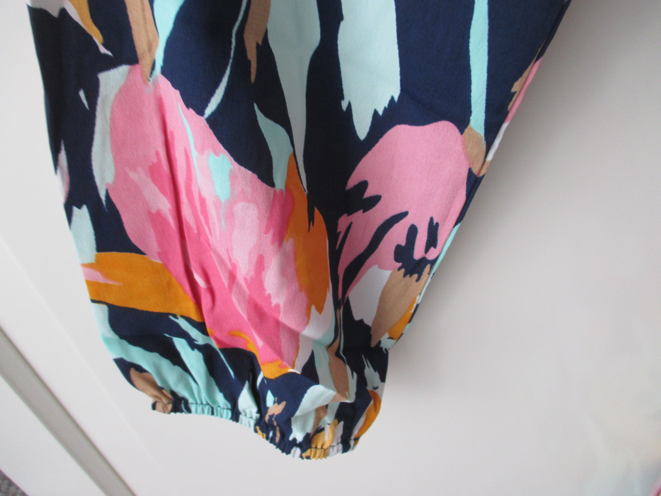 Vero Moda, auffälliges Kleid mit floralem Muster, rosa-blau-türkis, Gr. 38, Neu mit Etikett