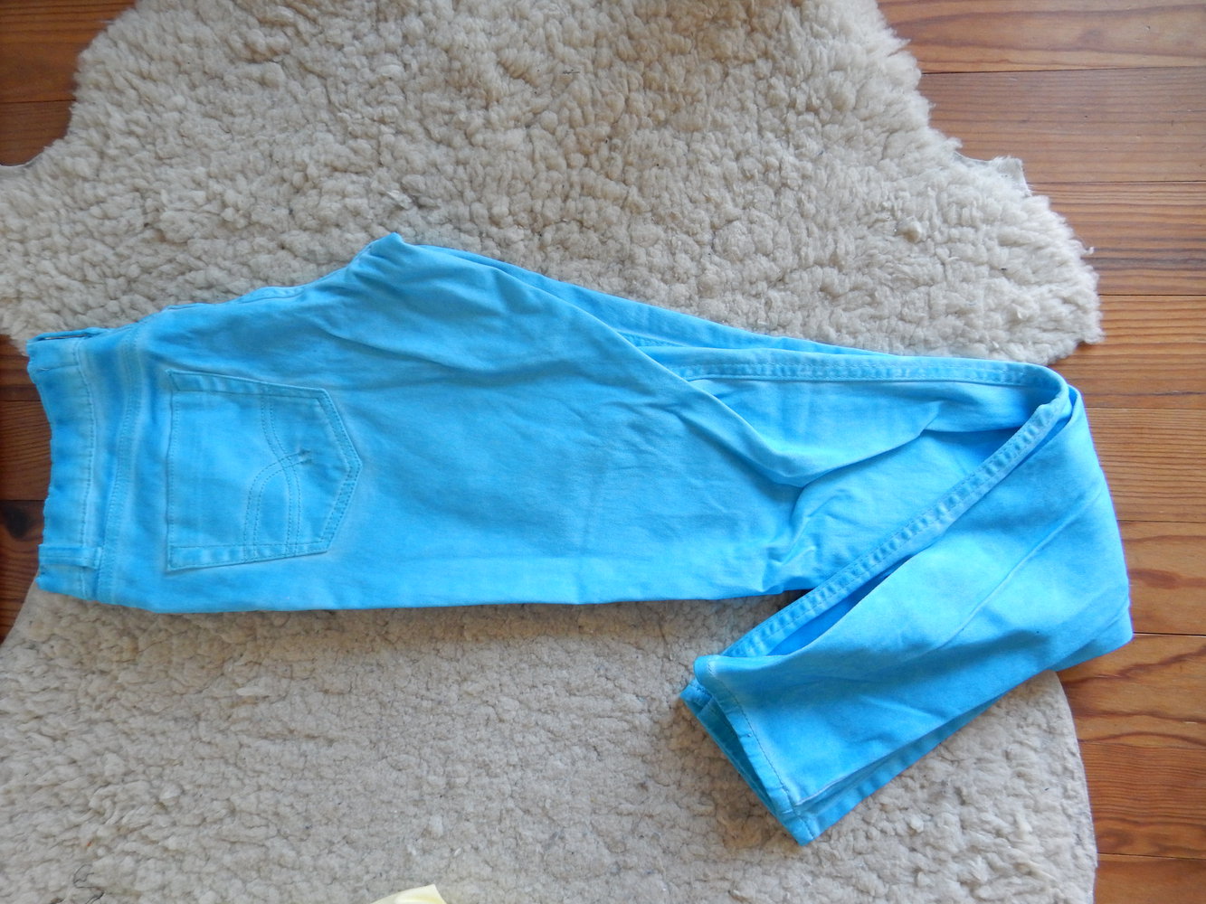 schöne Röhrenhose in knallblau
