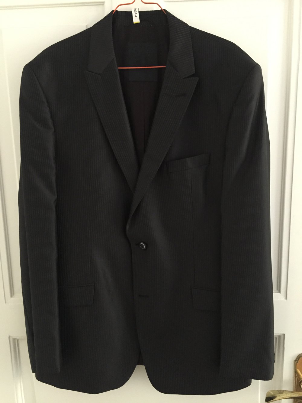 Schwarzer Anzug mit silbergrauem Streifen Gr. 54 inkl. Weste und Plastron