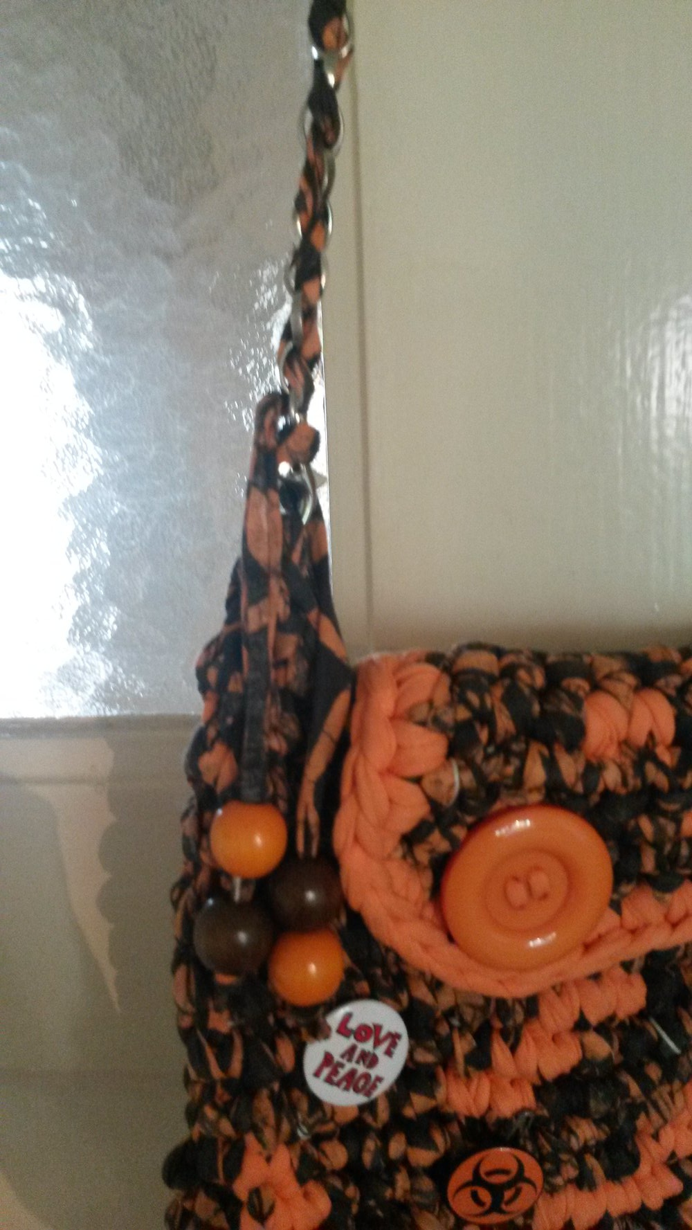 Handgemachte Orange / Schwarze Umhängetasche