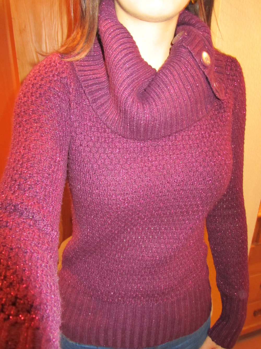 Magentafarbener Pullover mit Glitzerfäden Herbst Winter Weihnachten