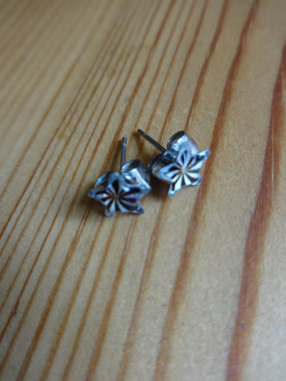 Ohrstecker - Stern schwarz-weiß