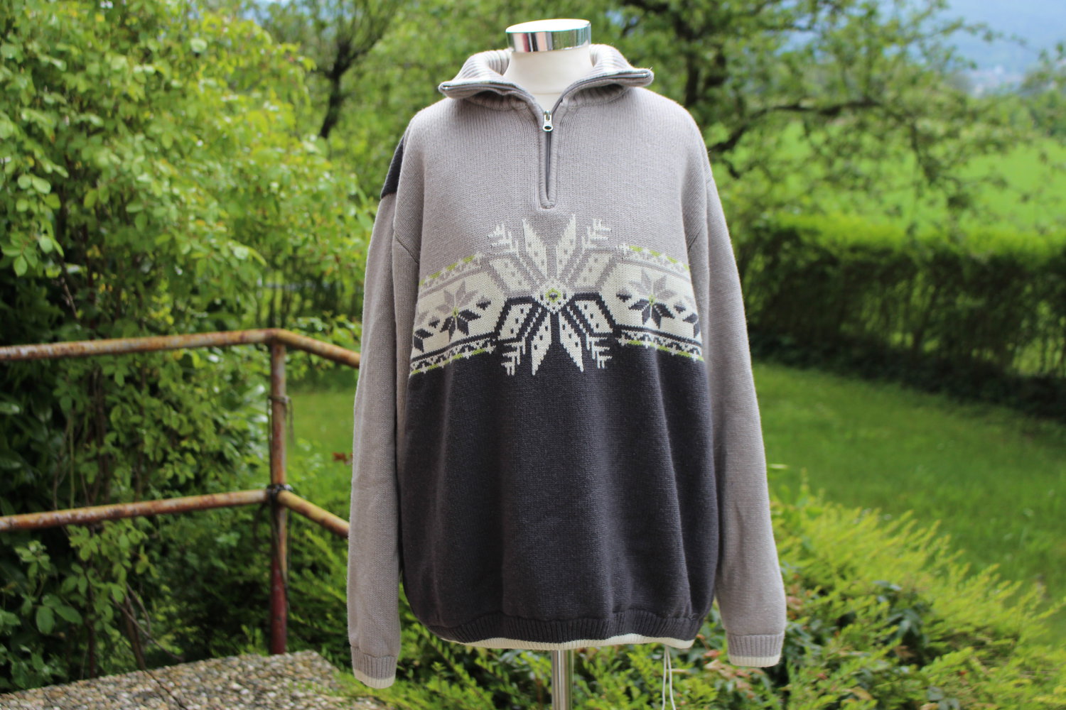 Grauer Pulli von Angelo Muroni