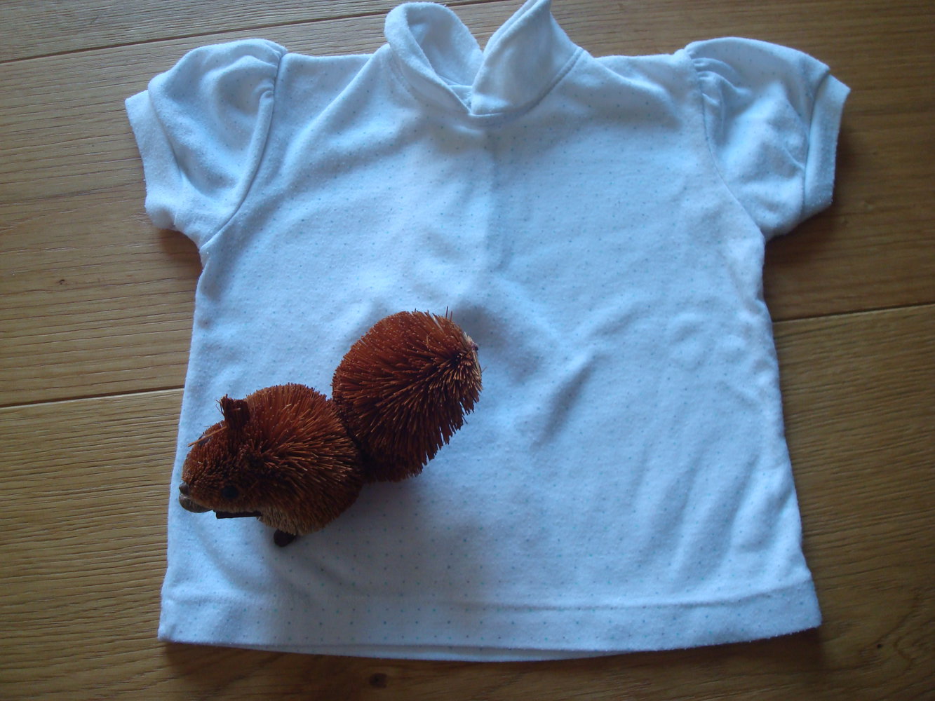 T-Shirt mit Kragen und Punkten Gr. 74