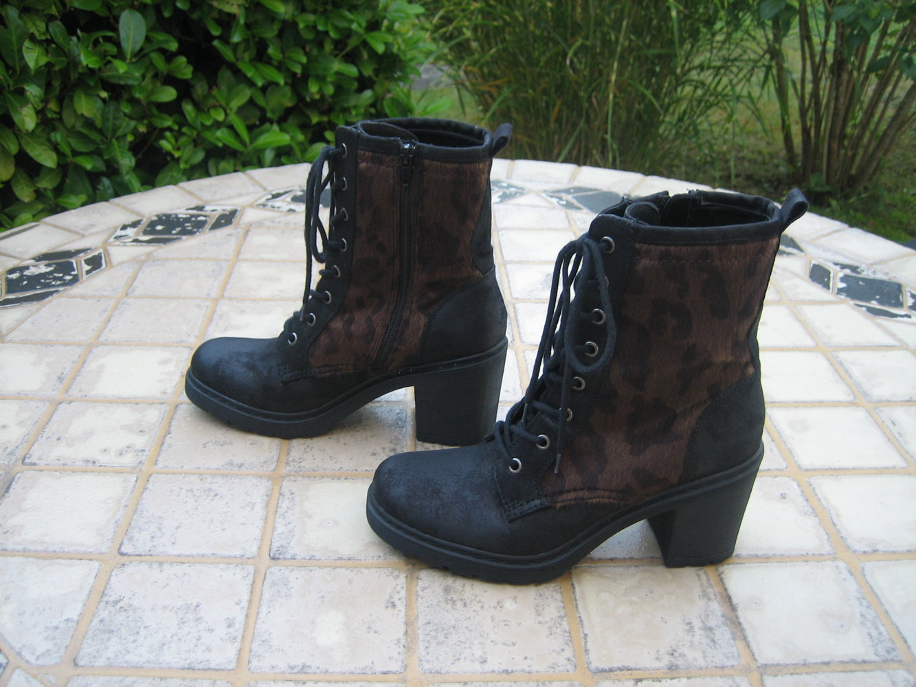 Stylische Stiefeletten Gr. 40 neuwertig,  trendig - mit Kunstfell-Einsatz!