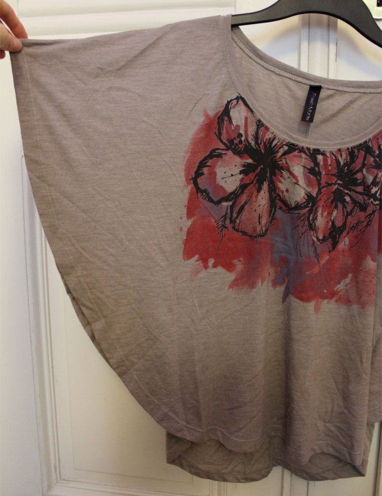 Shirt mit Fledermausärmeln und Hibiskusblüten
